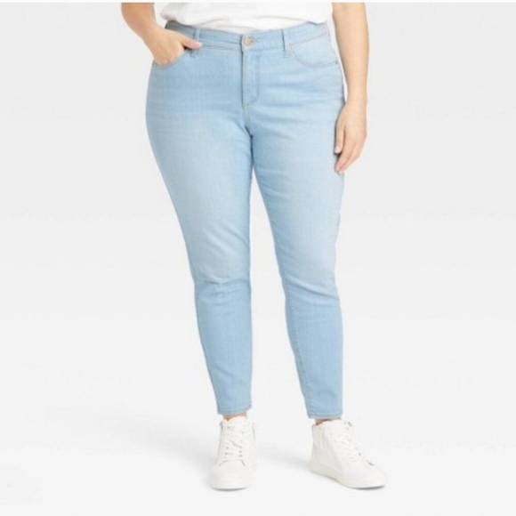 ***NWT*** Universal Thread High Rise Skinny Fit Jeans Light Blue Denim sz 18W - Picture 1 of 1